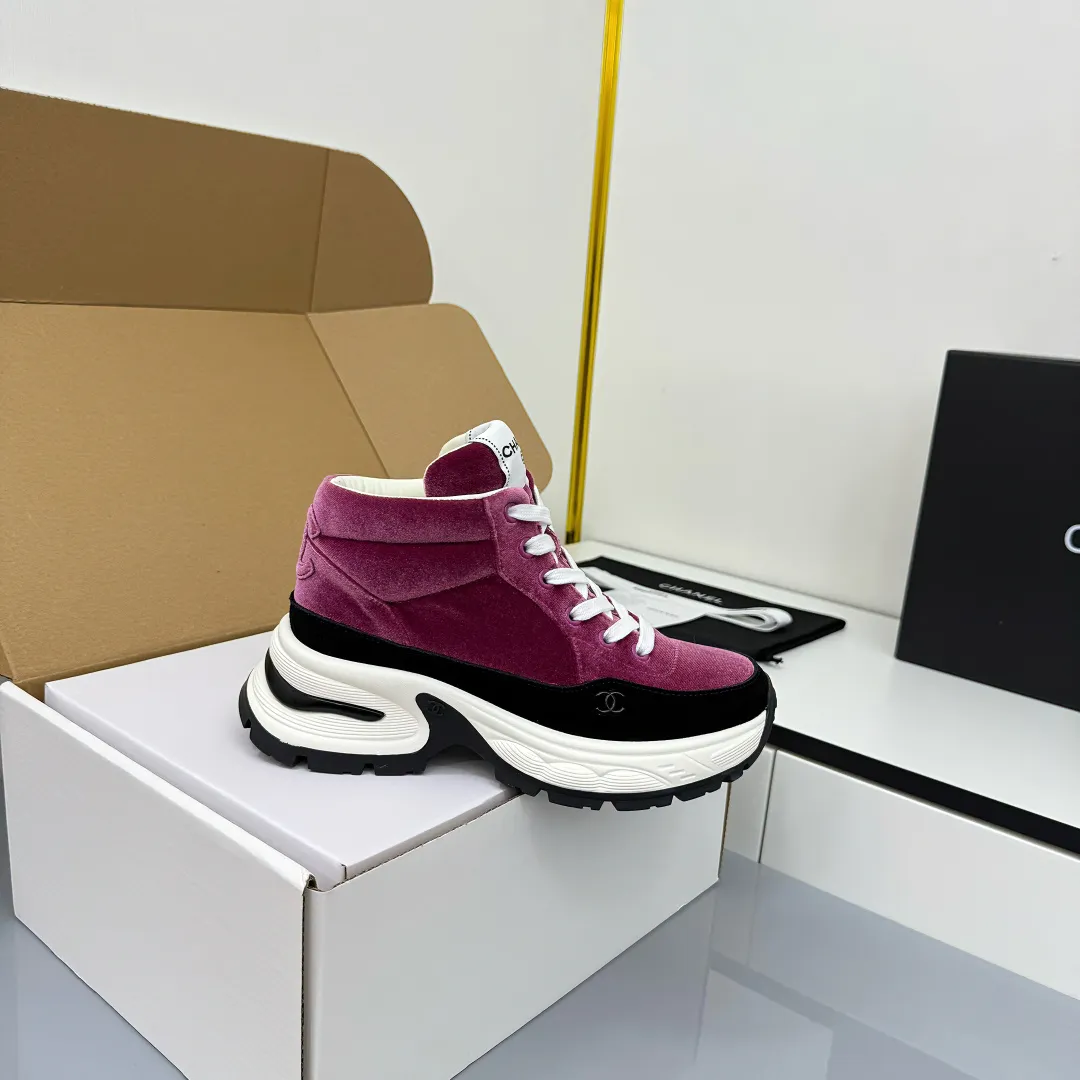 👟👟Ex-factory price 700👟👟 Chanel bread shoes ~ original calfskin panda shoes Chanel 25C latest hot style panda black and white sports shoes casual sneakers Xiaoxiang hot item classic black and white panda color coco girls must pay Fabric: original custom mixed sheepskin lining: original imported breathable mesh lining outsole: Original molded rubber + TPU combination Size: Women's 35-41